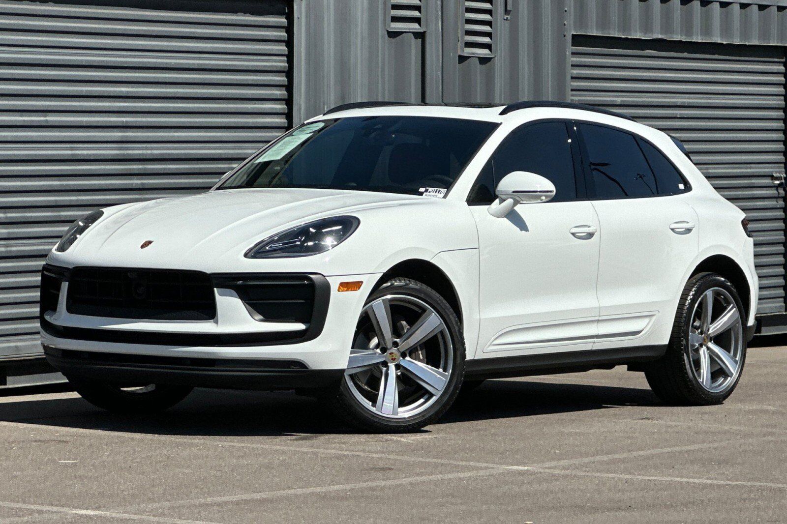 2023 PORSCHE Macan