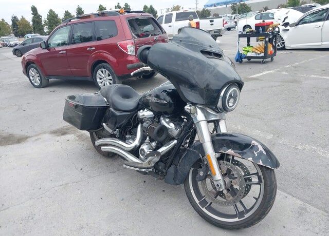 2018 HARLEY DAVIDSON FLHX / Street Glide