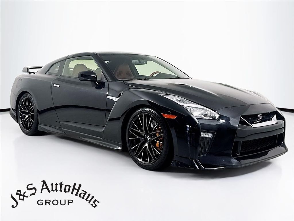 2021 NISSAN GT-R