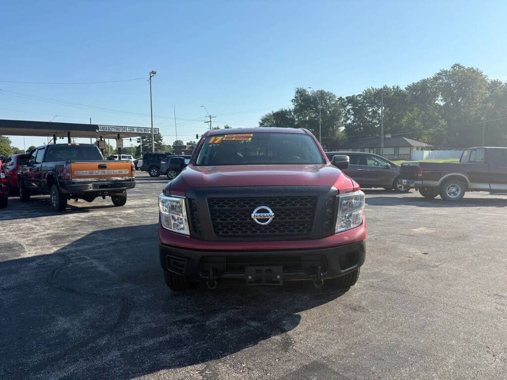 2017 NISSAN Titan