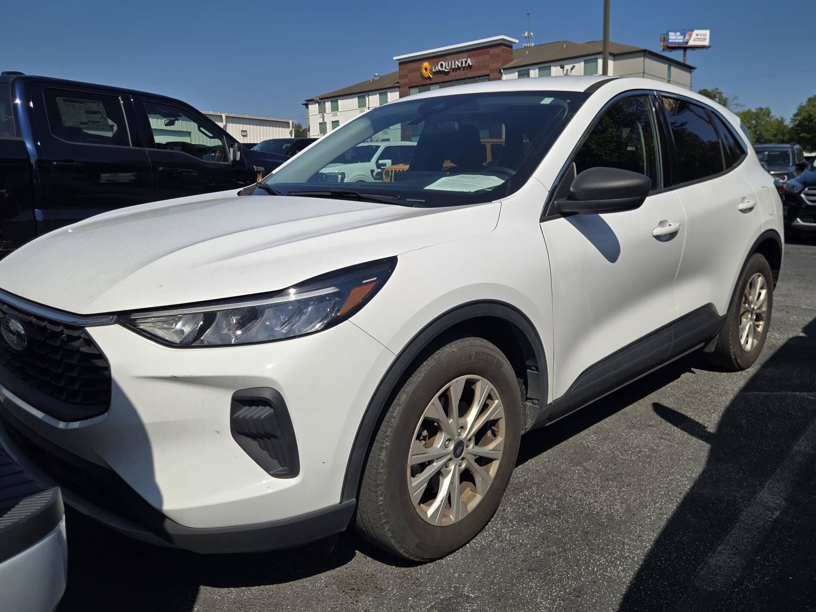 2023 FORD Escape