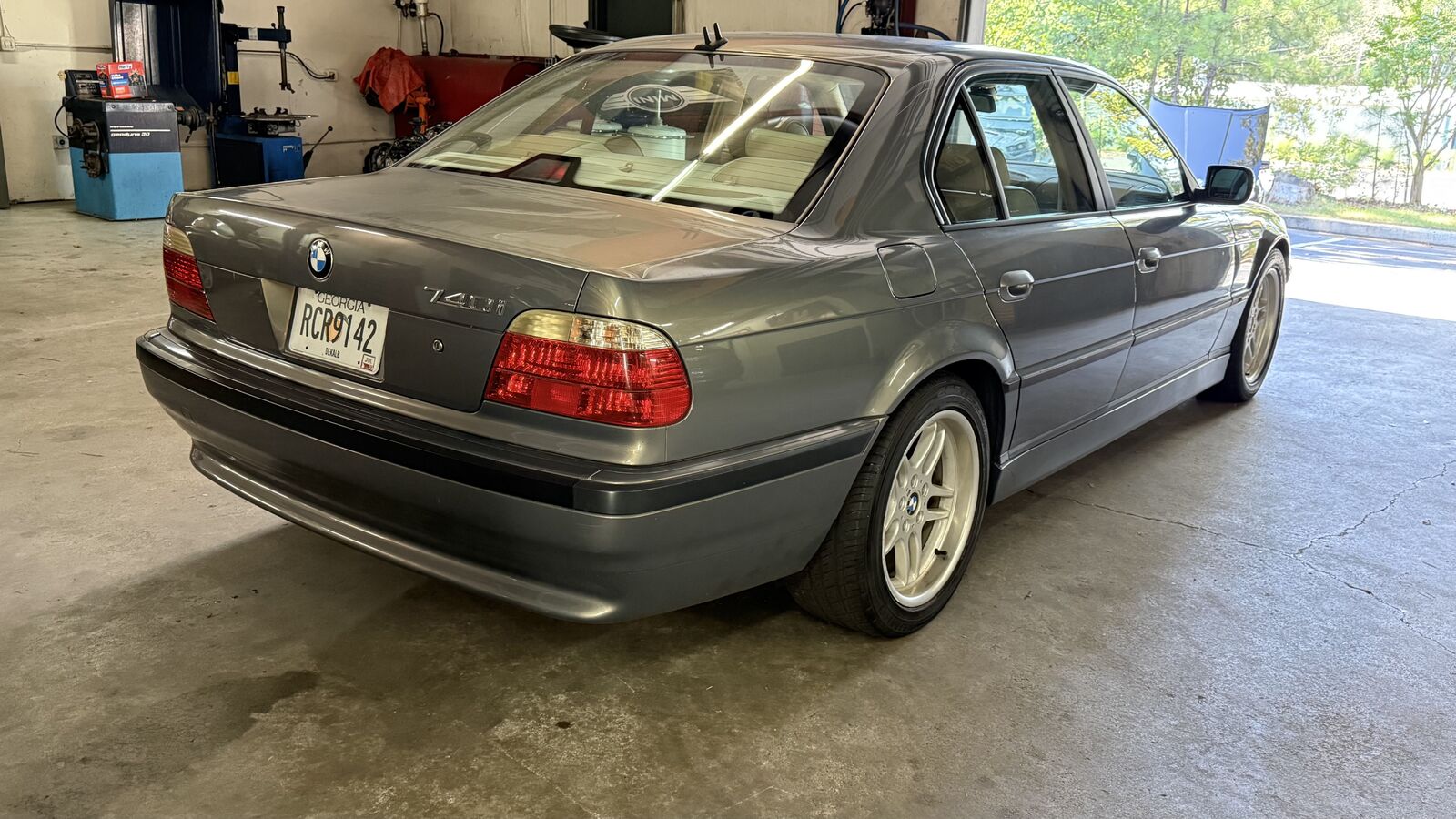 2001 BMW 740i