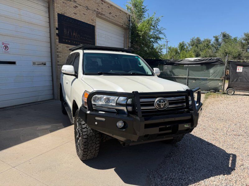 2016 TOYOTA Land Cruiser