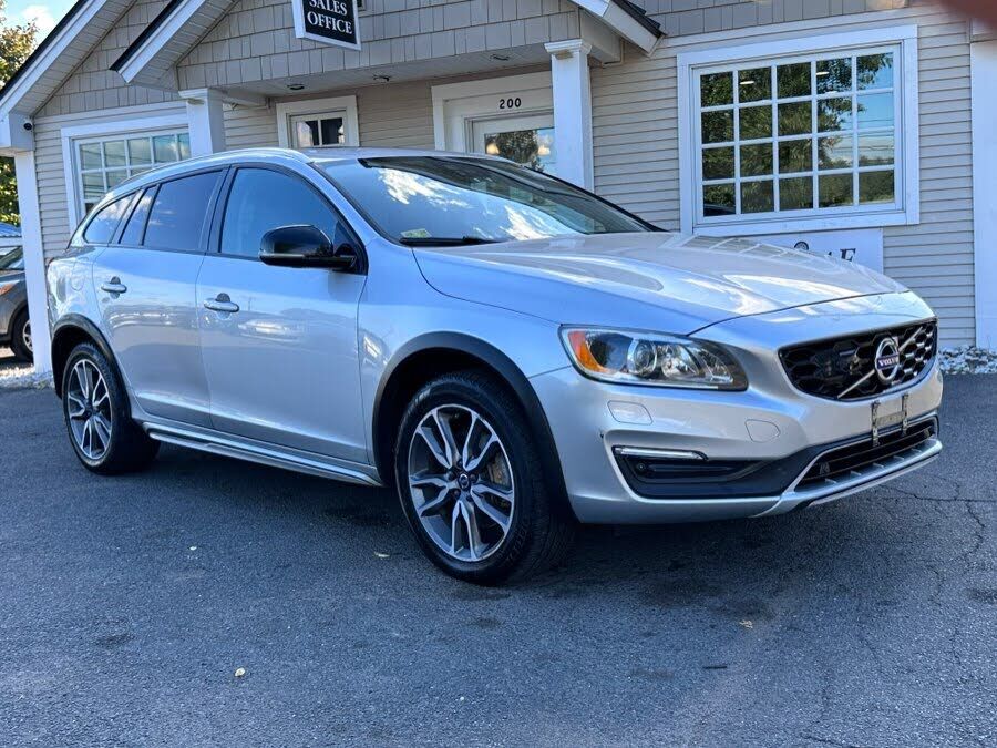 2017 VOLVO V60CC