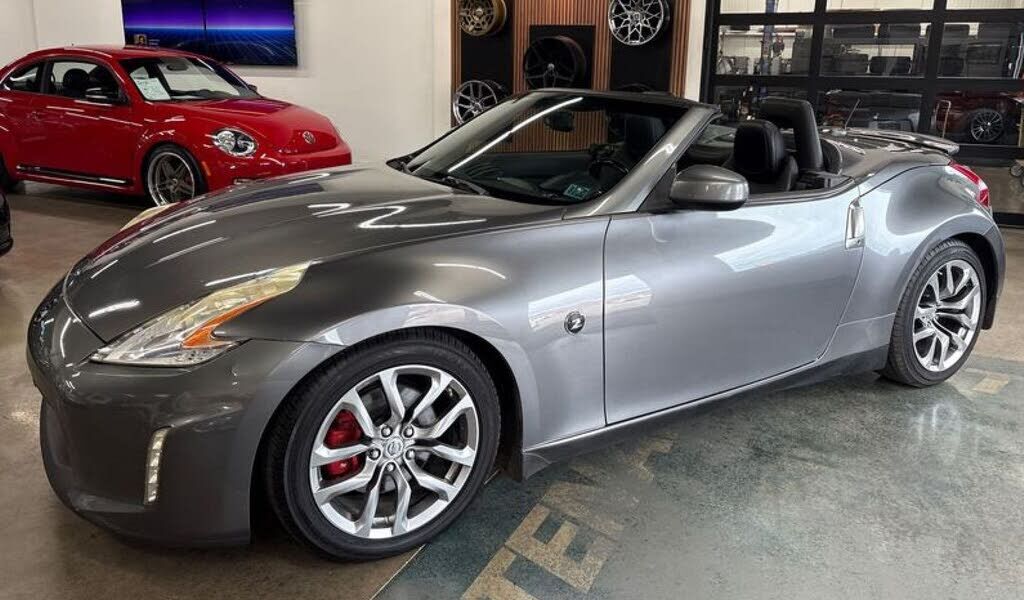 2014 NISSAN 370Z