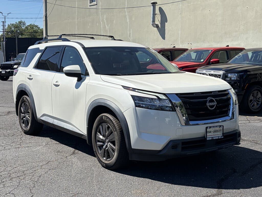 2022 NISSAN Pathfinder
