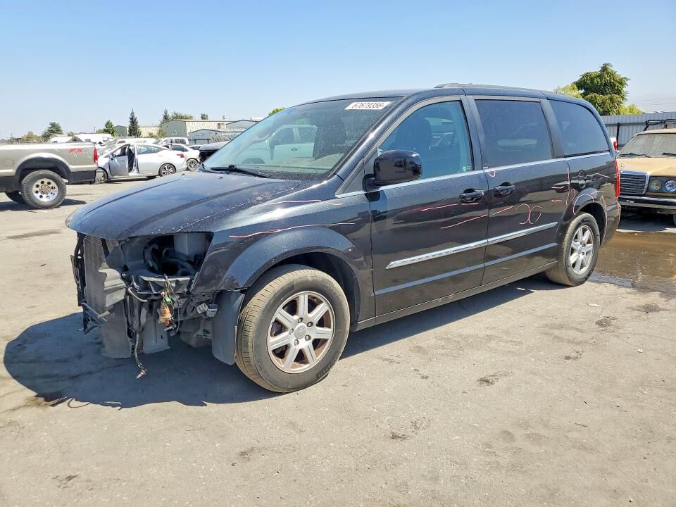 2011 CHRYSLER Town and Country