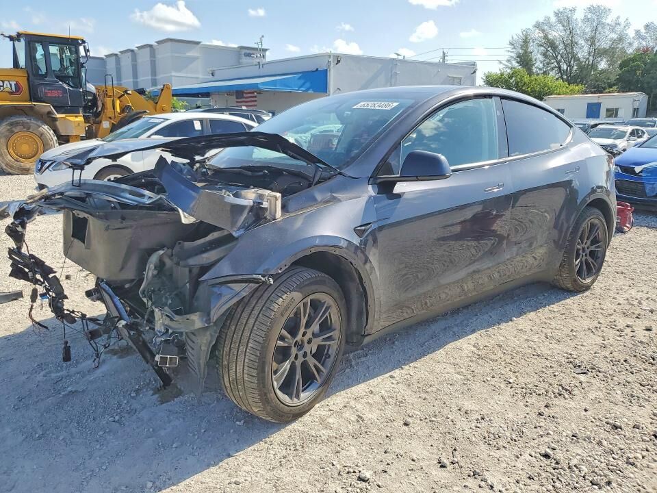 2025 TESLA Model Y