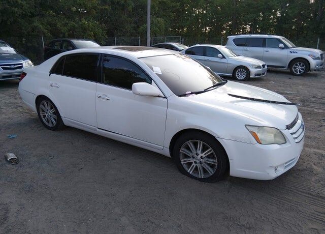 2005 TOYOTA Avalon