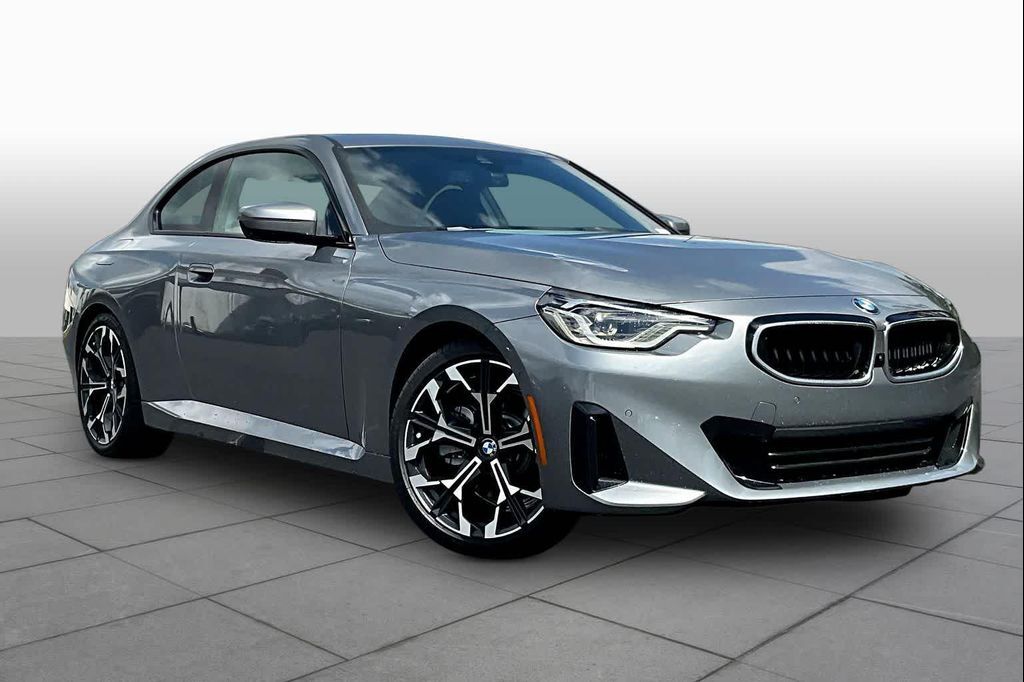2025 BMW 230i