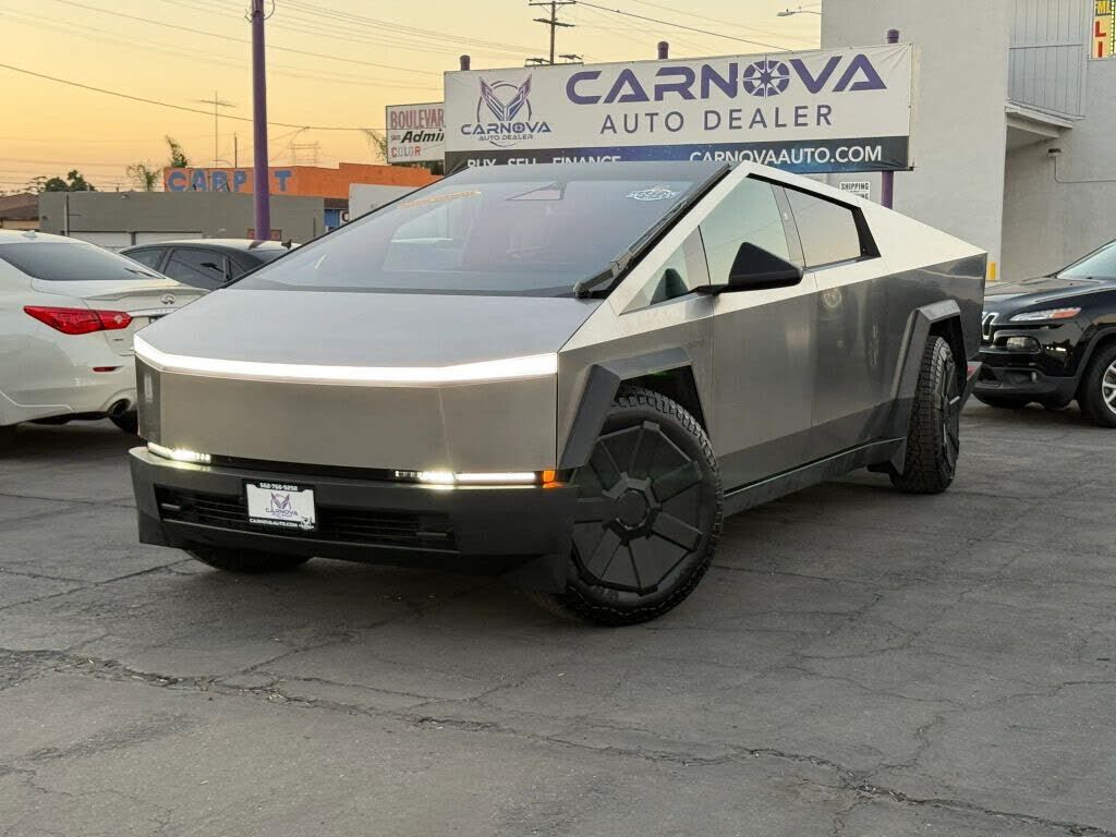 2024 TESLA Cybertruck