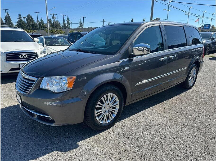 2014 CHRYSLER Town and Country