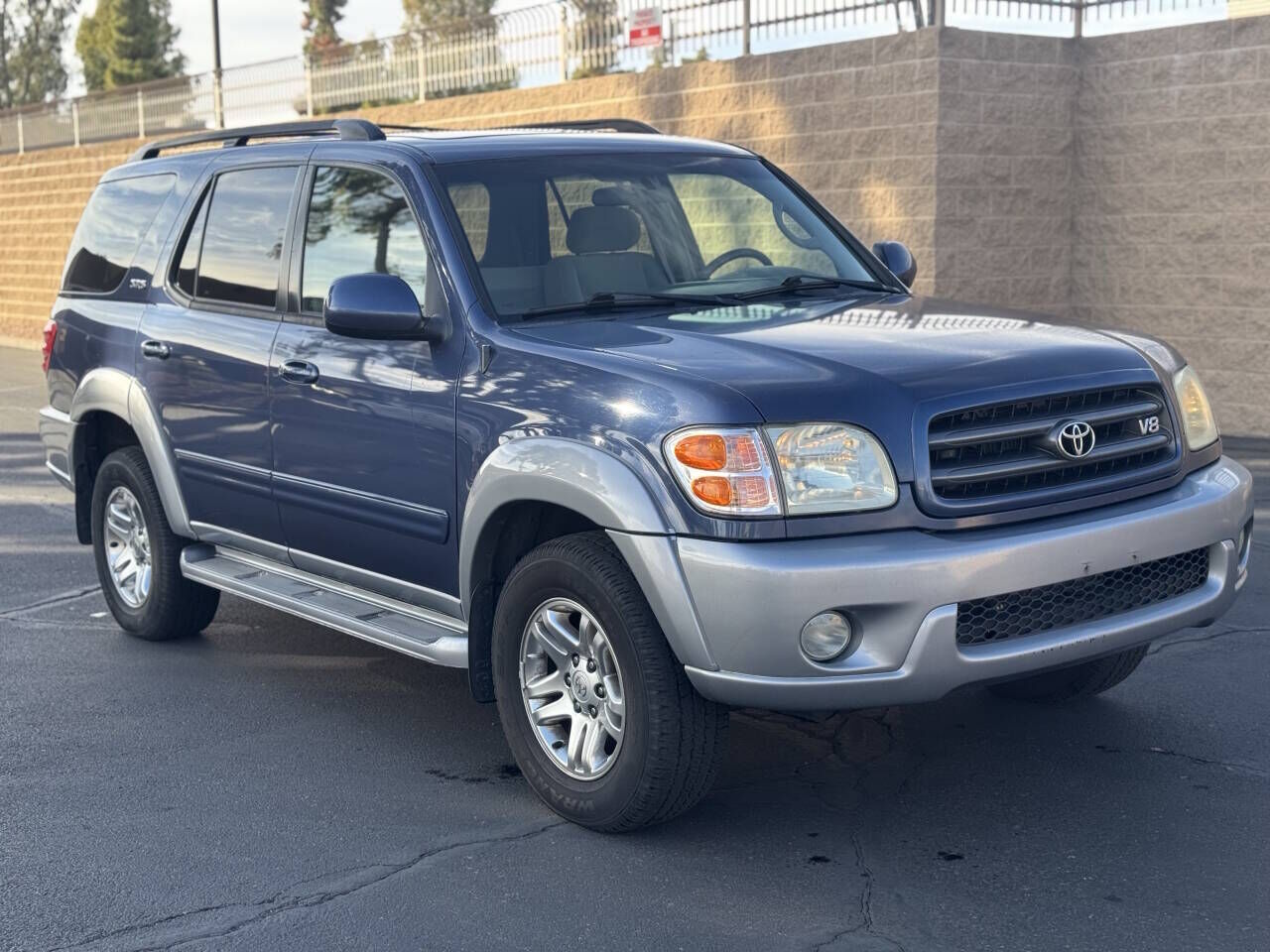 2004 TOYOTA Sequoia