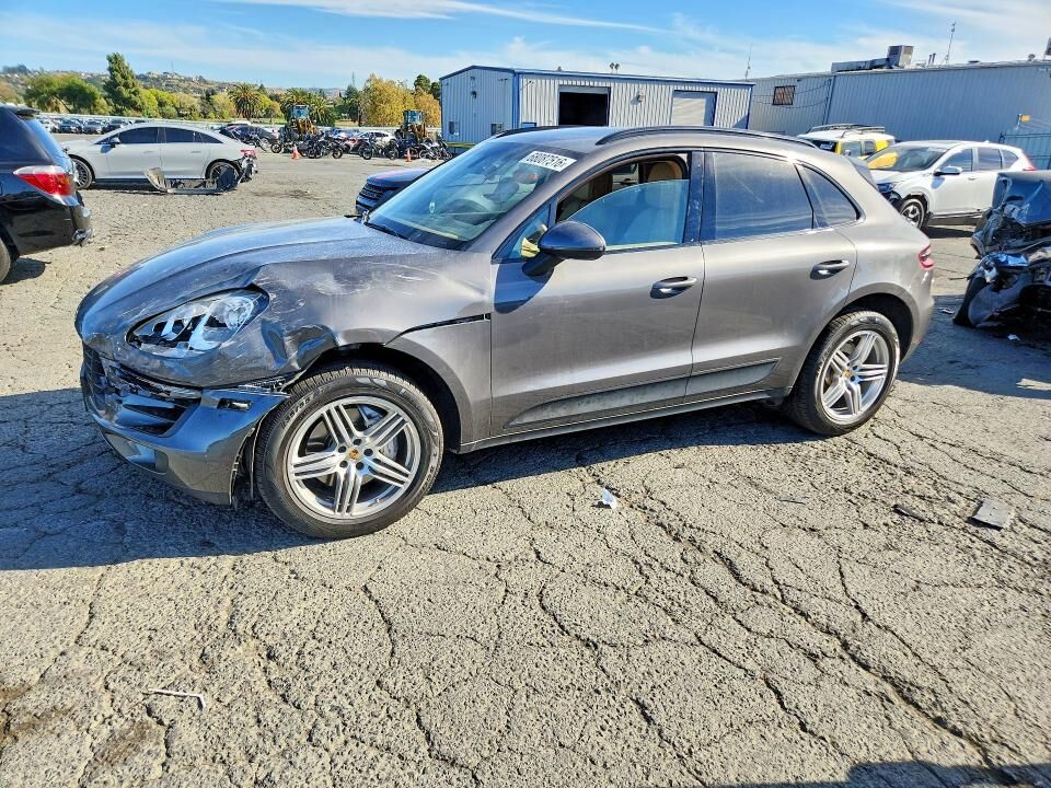 2016 PORSCHE Macan