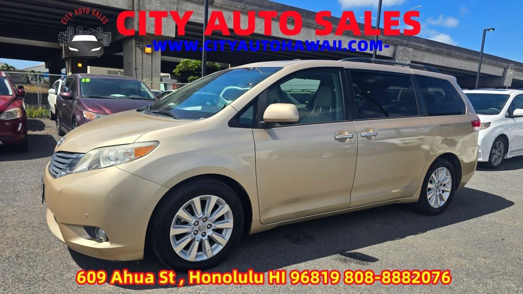 2012 TOYOTA Sienna