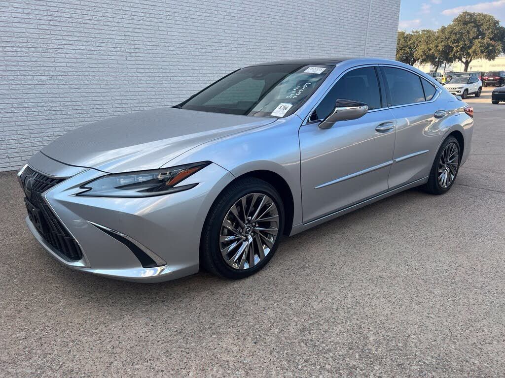 2025 LEXUS ES