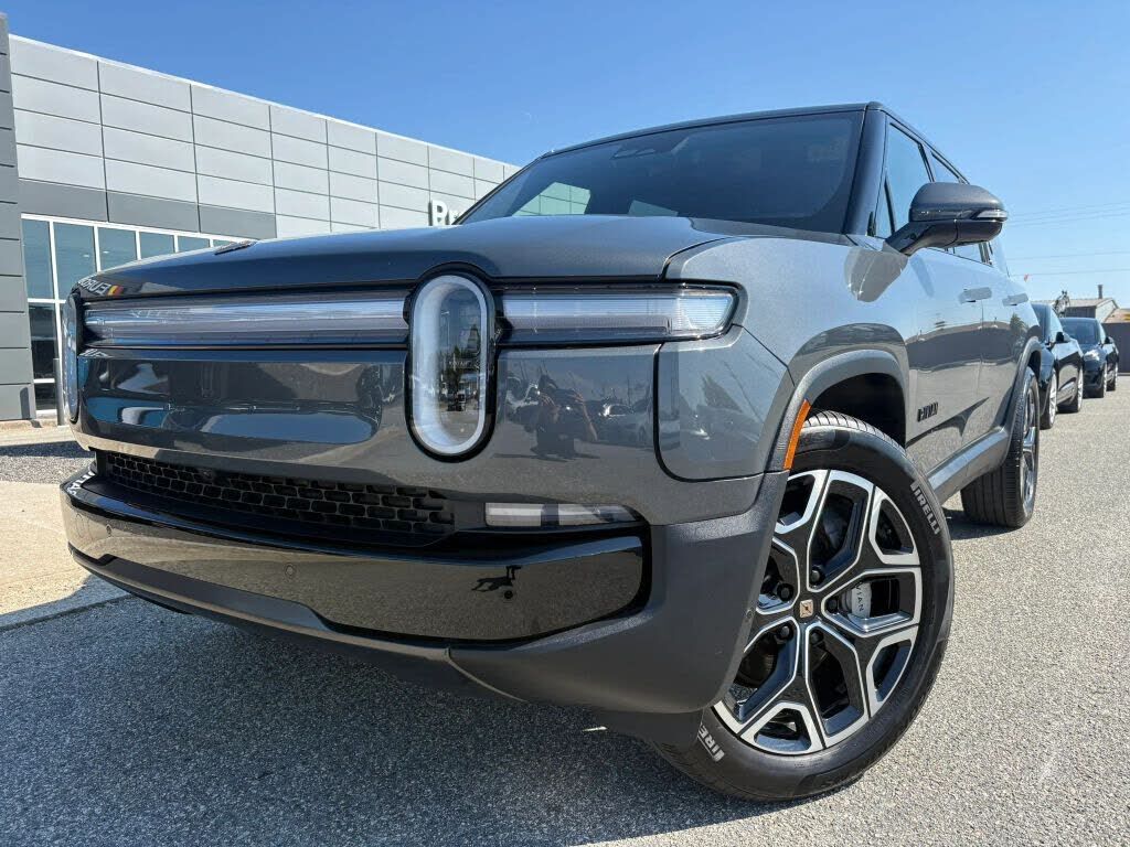 2025 RIVIAN R1S