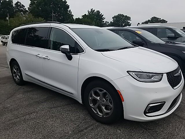 2023 CHRYSLER Pacifica