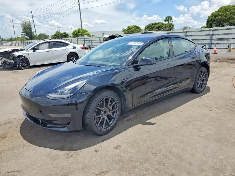 2022 TESLA Model 3