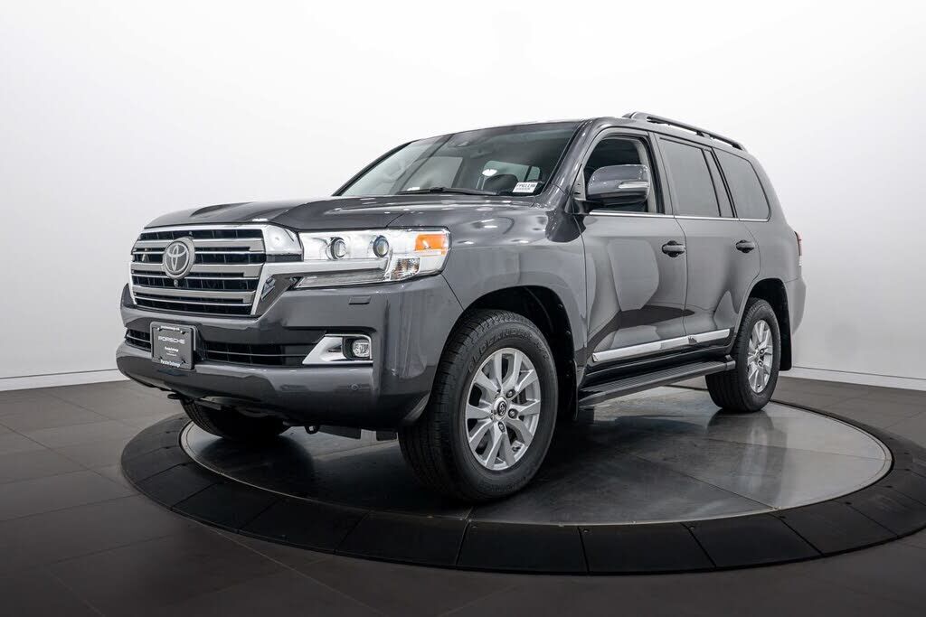 2016 TOYOTA Land Cruiser