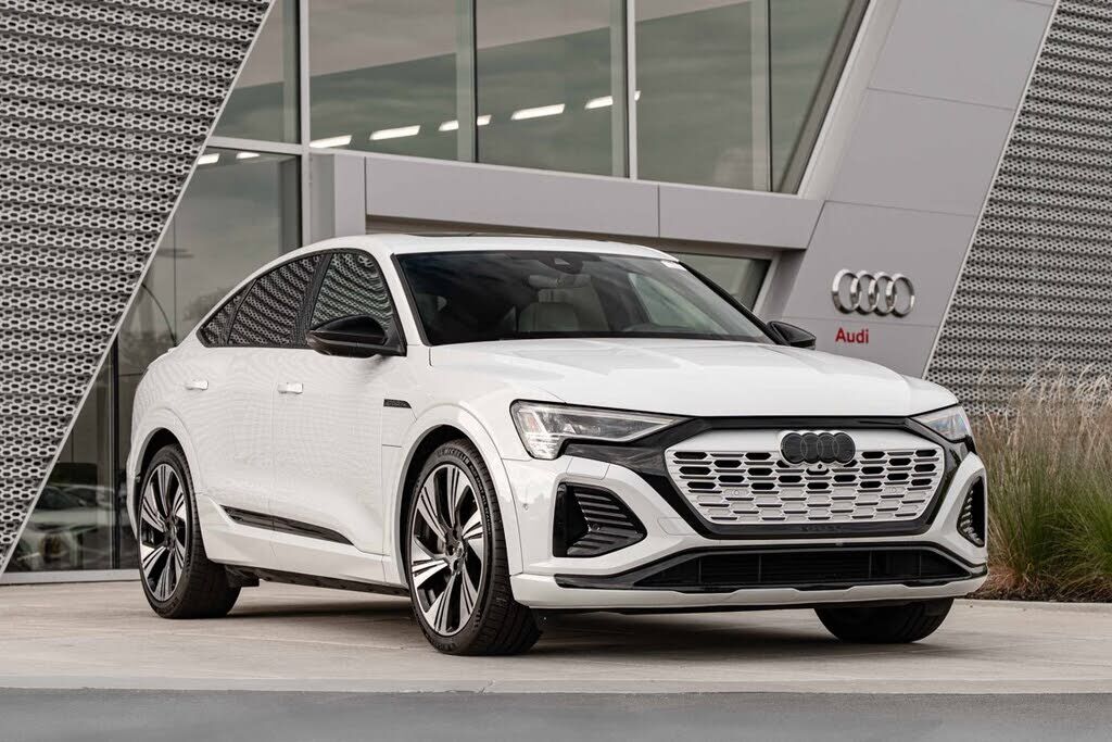 2024 AUDI Q8