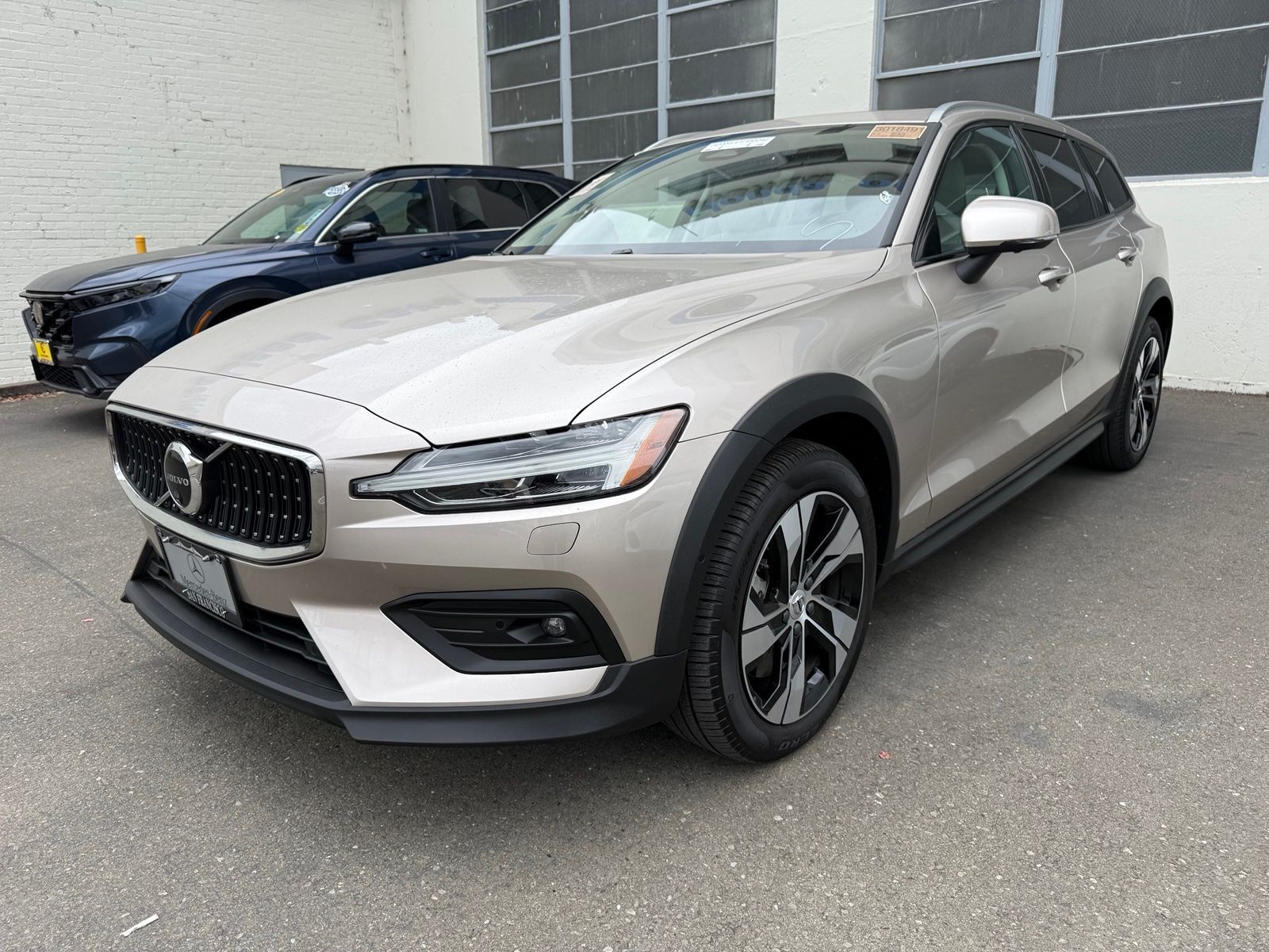 2025 VOLVO V60CC