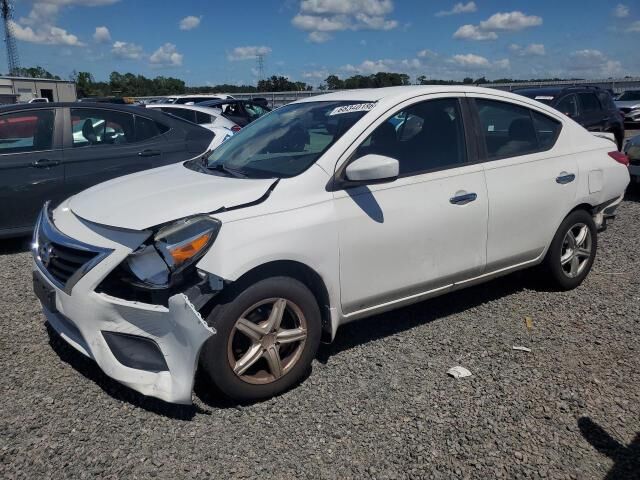 2017 NISSAN Versa