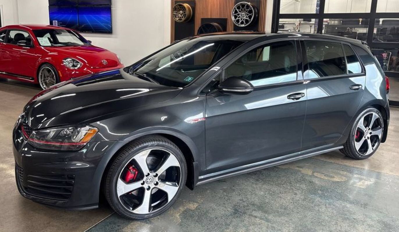 2016 VOLKSWAGEN Golf GTI