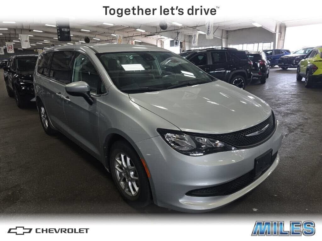 2023 CHRYSLER Voyager
