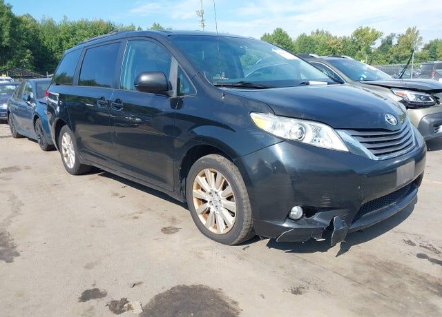 2011 TOYOTA Sienna