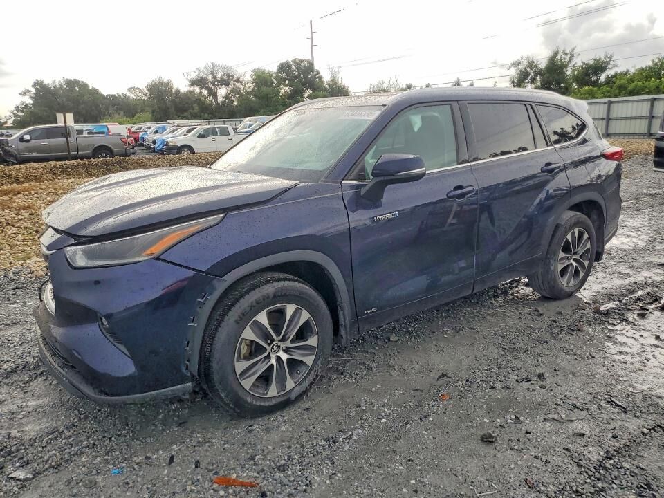 2021 TOYOTA Highlander