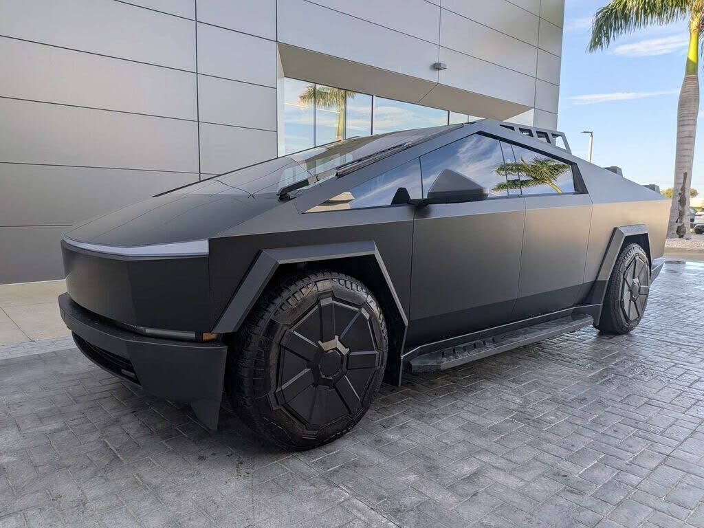 2024 TESLA Cybertruck