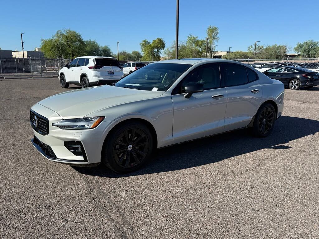 2022 VOLVO S60