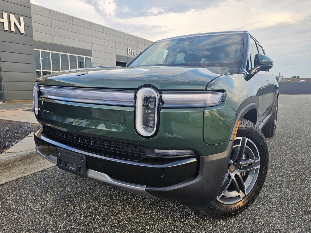 2025 RIVIAN R1S