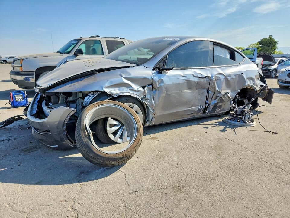 2026 TESLA Model Y