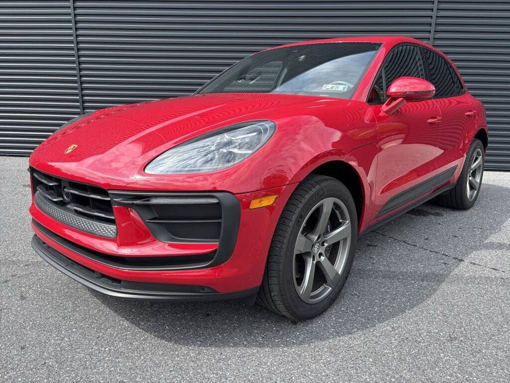 2025 PORSCHE Macan