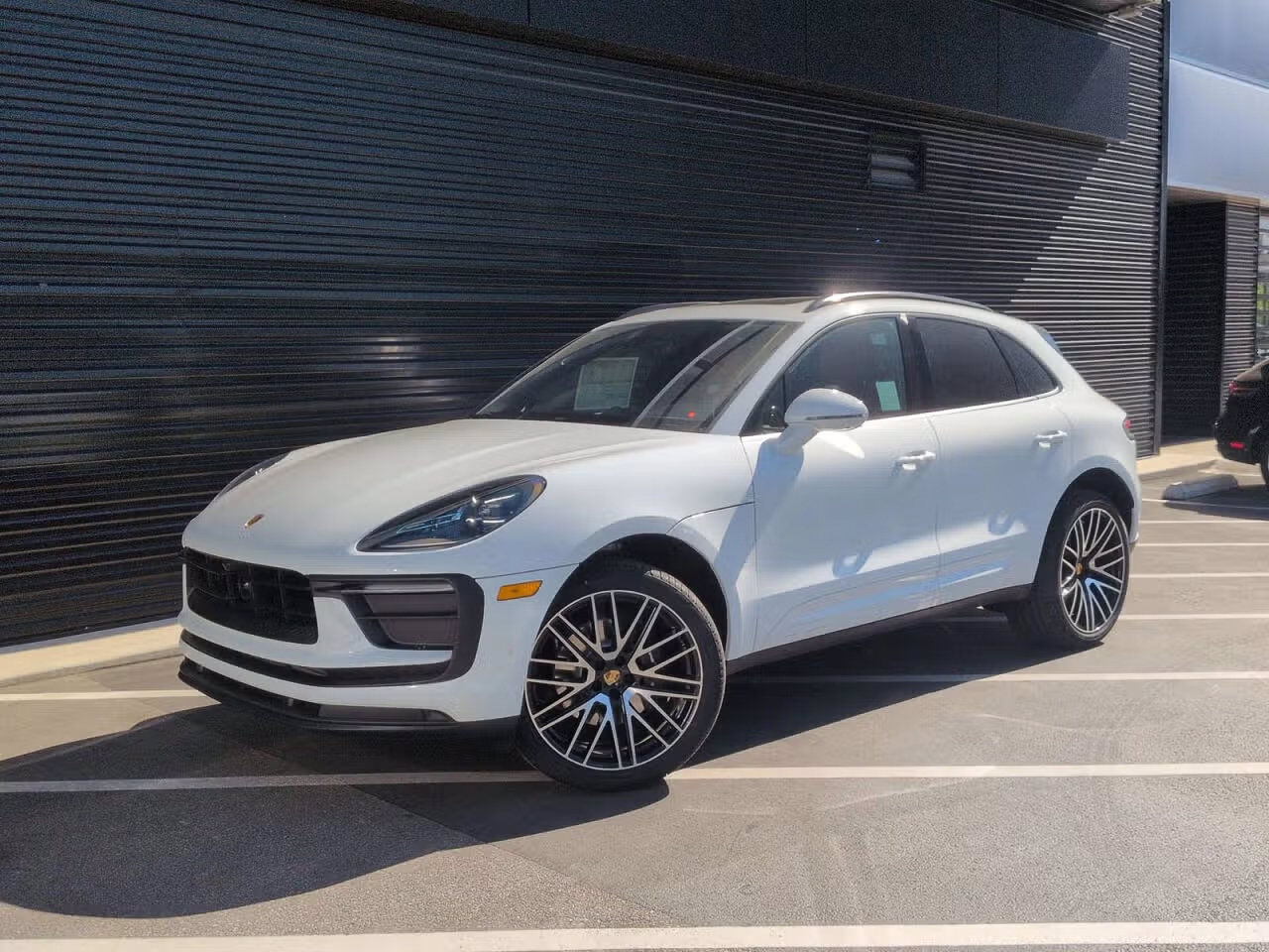 2026 PORSCHE Macan