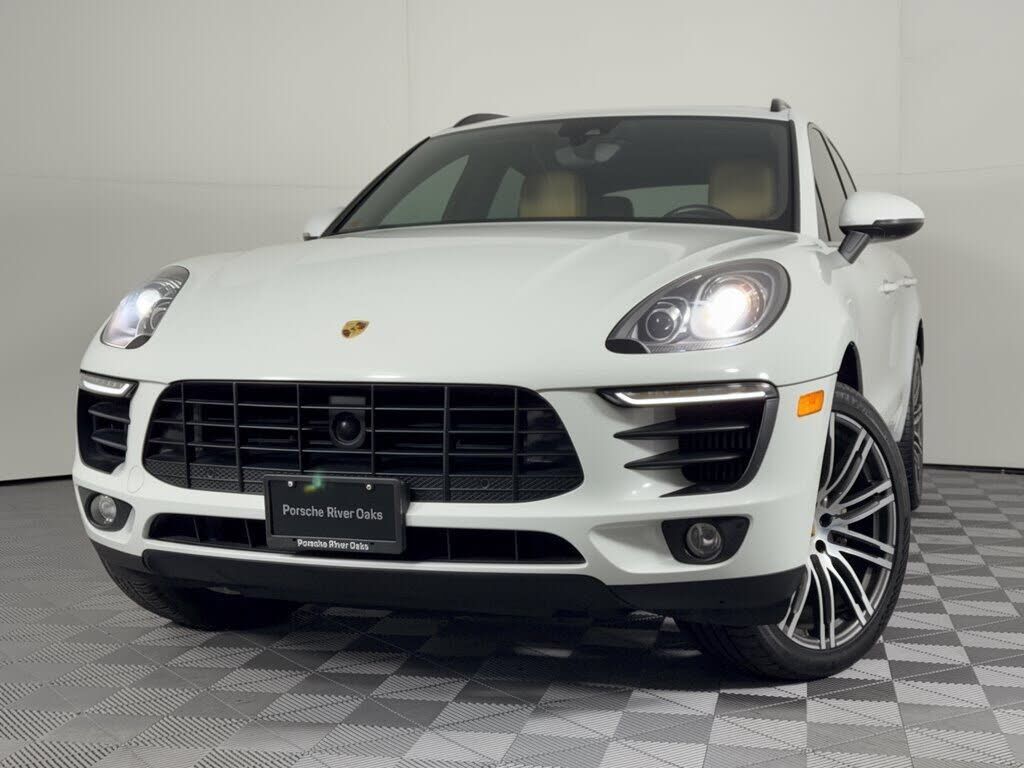 2018 PORSCHE Macan