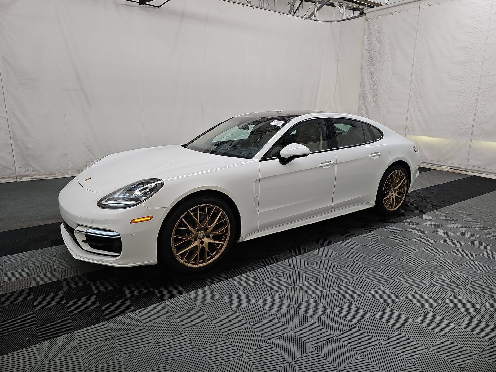 2023 PORSCHE Panamera