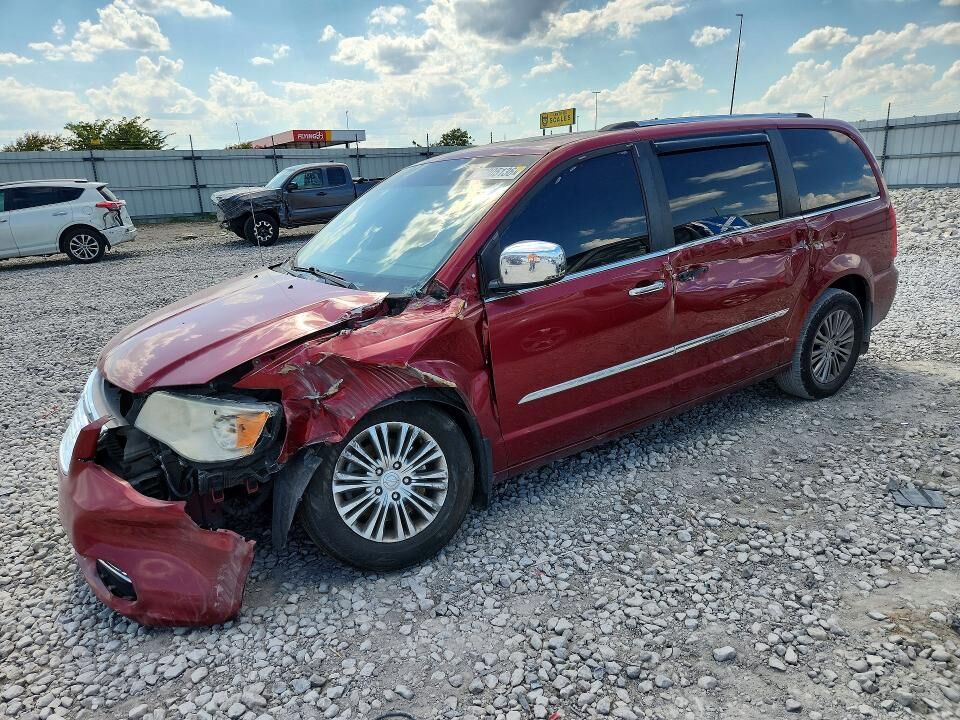 2013 CHRYSLER Town and Country