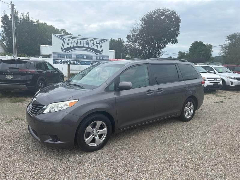 2014 TOYOTA Sienna