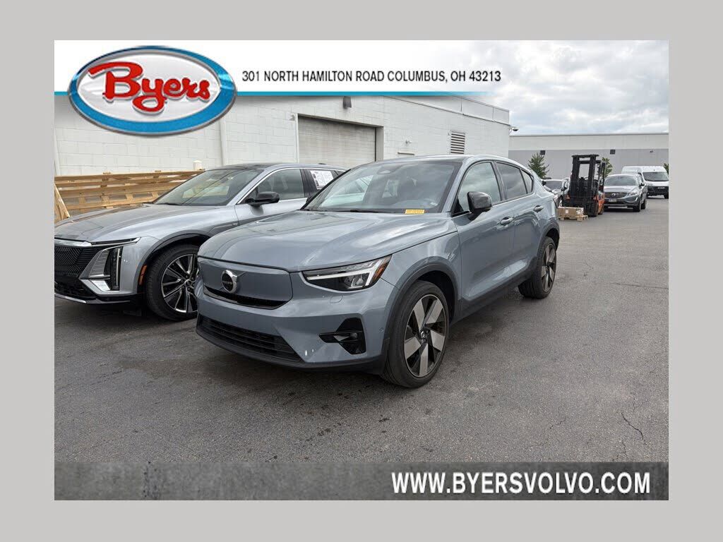 2023 VOLVO C40