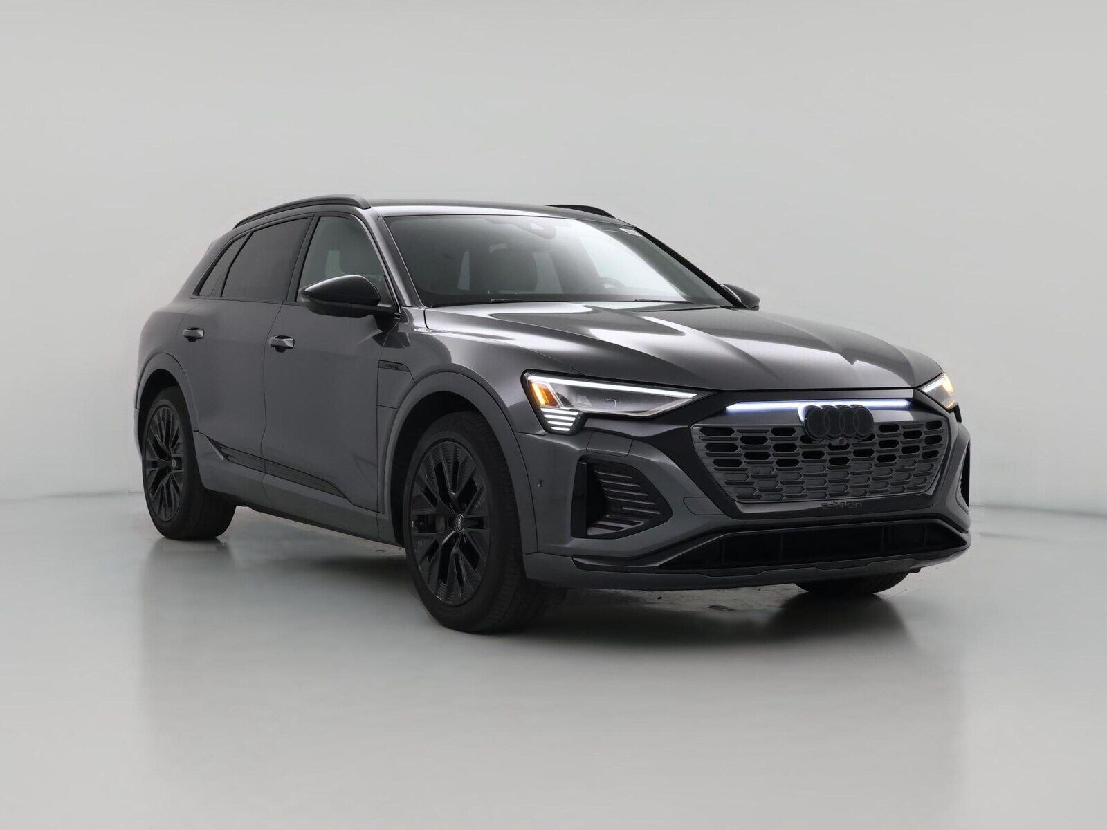 2024 AUDI Q8