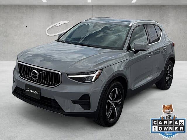 2025 VOLVO XC40