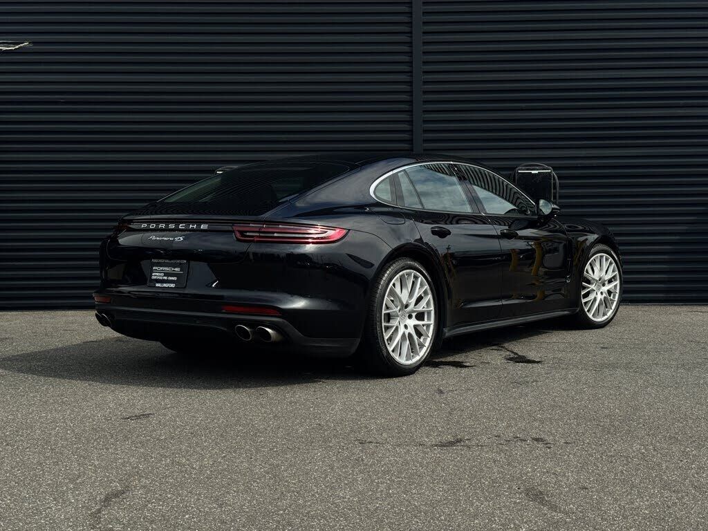2018 PORSCHE Panamera