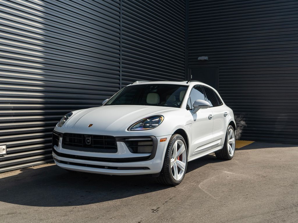 2024 PORSCHE Macan