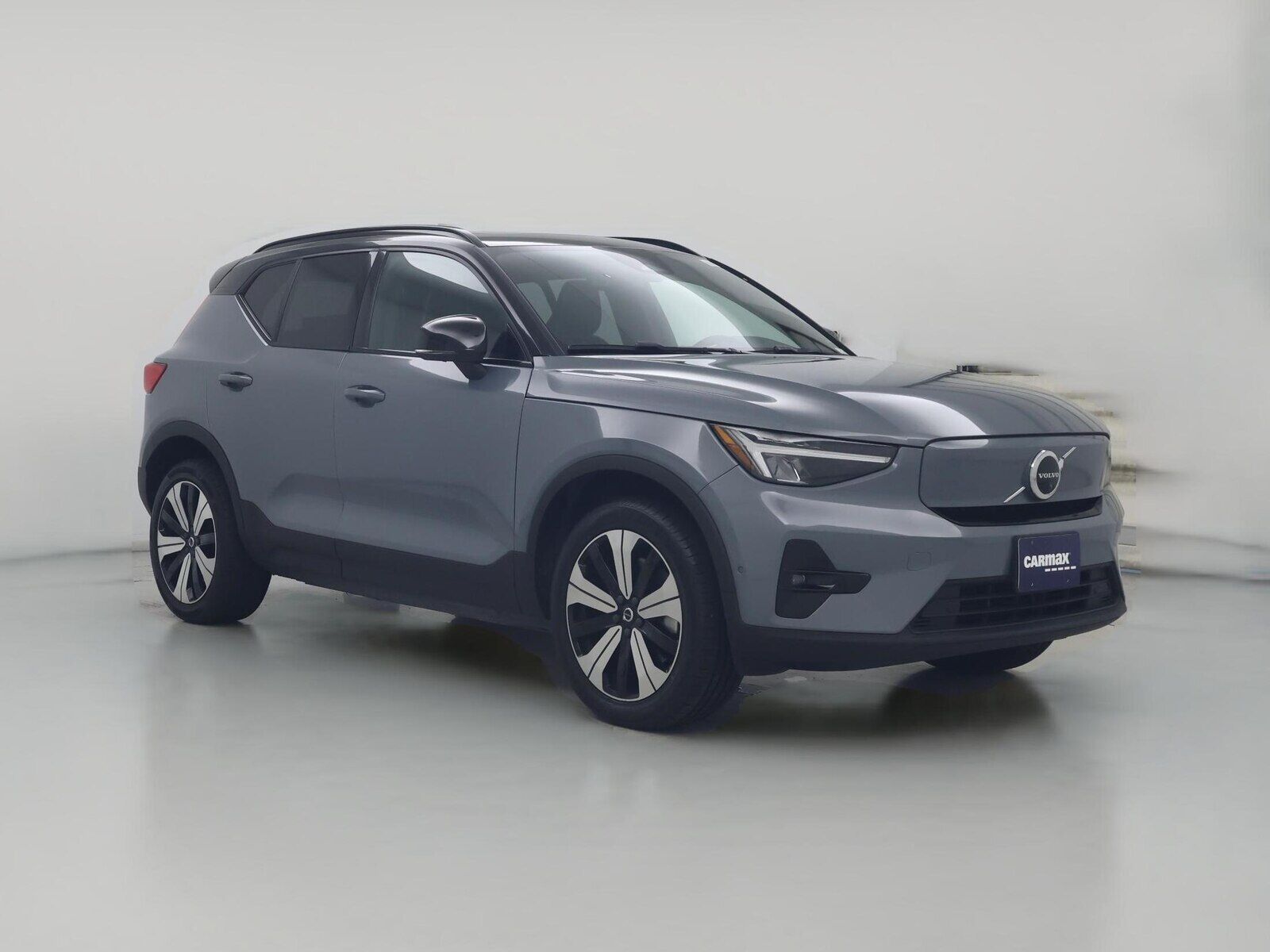 2023 VOLVO XC40