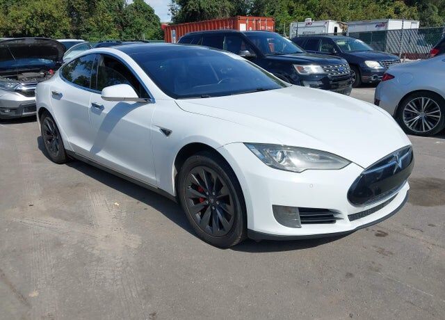 2015 TESLA Model S