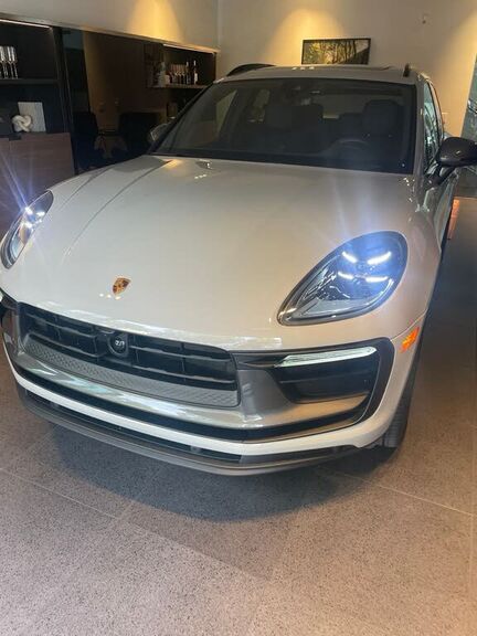 2026 PORSCHE Macan