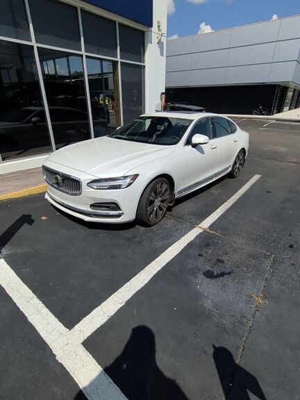 2022 VOLVO S90
